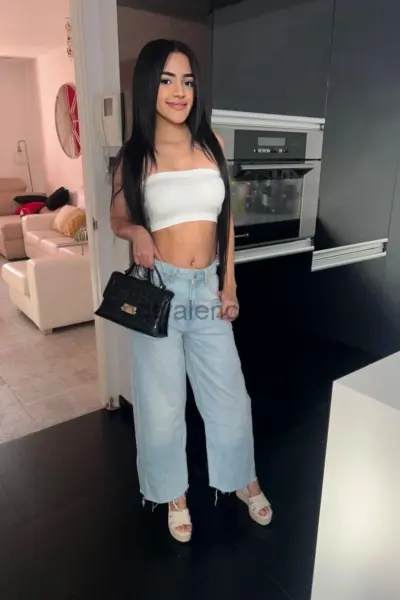 Valentina jovencita alegre y fiestera